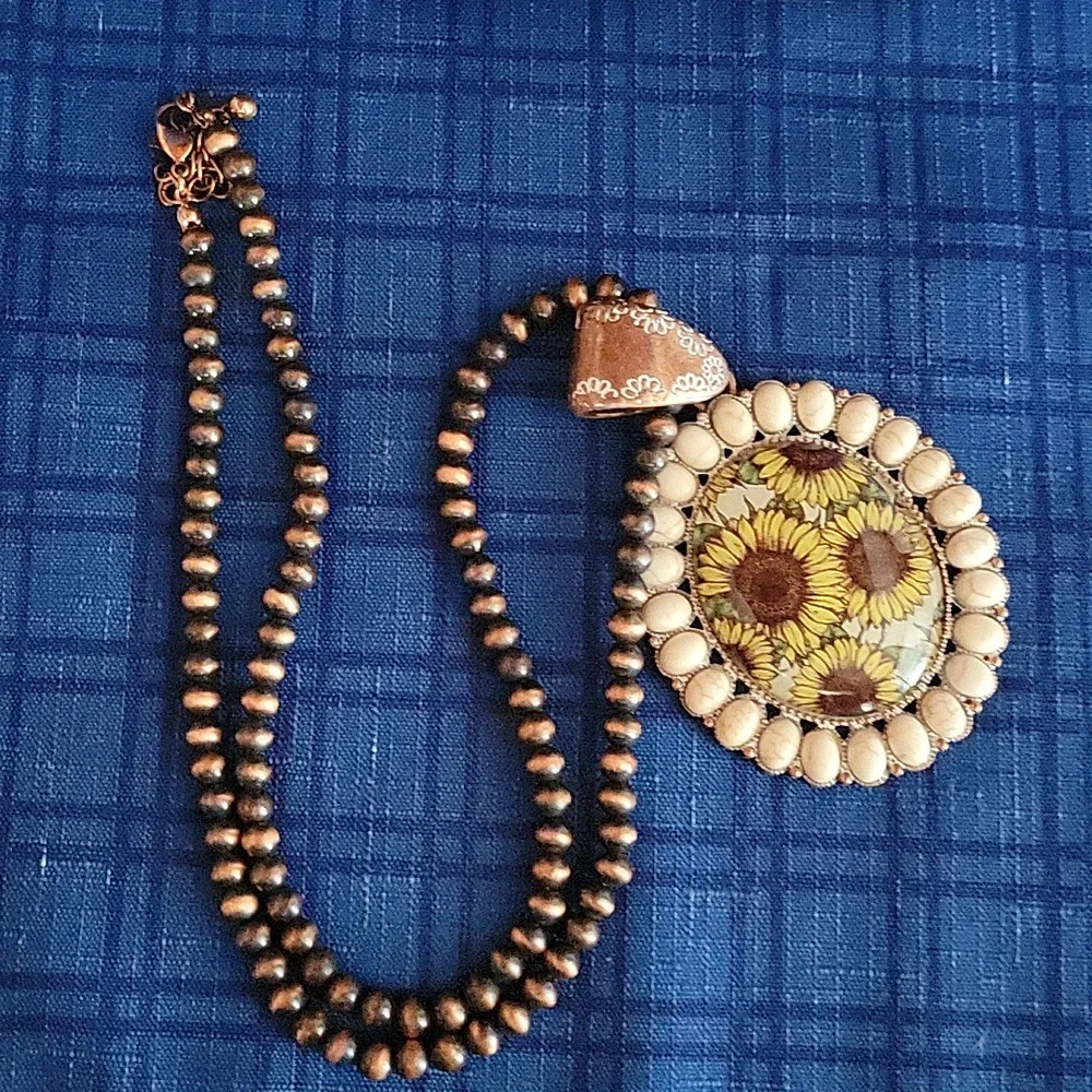 Sunflower necklace - Picture 5 of 5